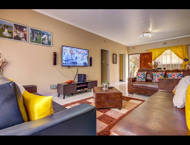 2 BEDROOM APARTMENT FOR SALE IN BERTON PARK